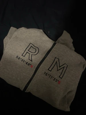 Race marine hoodie  - Ställ frågor 