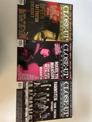 Close-Up Magazine (3 nummer: #77, #81, #110) - Tre nummer av Close-Up Magazine, Sveriges ledande tidning för hårdrock och metal. Perfekt för dig som vill läsa om band som Rammstein, Marilyn Manson, Opeth, Metallica och många fler. Fylld med intervjuer, recensioner och festival-specialer. En måste-ha för musikälskare!