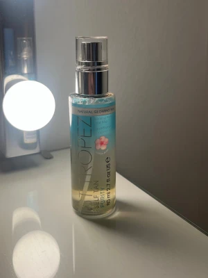 St. Tropez Bronzing Water Face Mist - St tropez face mist, endast testad en gång! (Se bild) Säljer då jag har överflöd med bus💕nypris 300