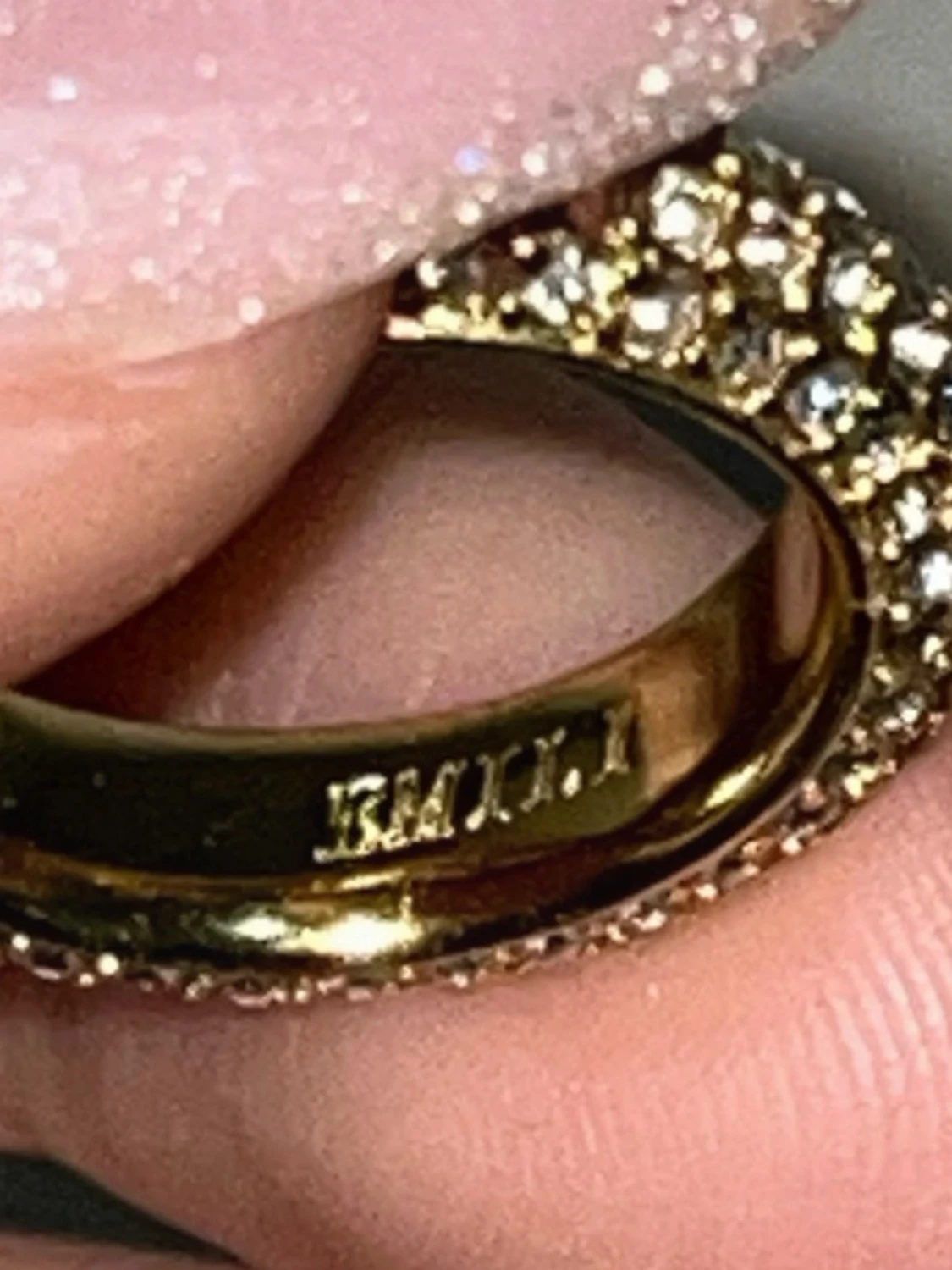 Guldig ring med stenar från EMILI - 3