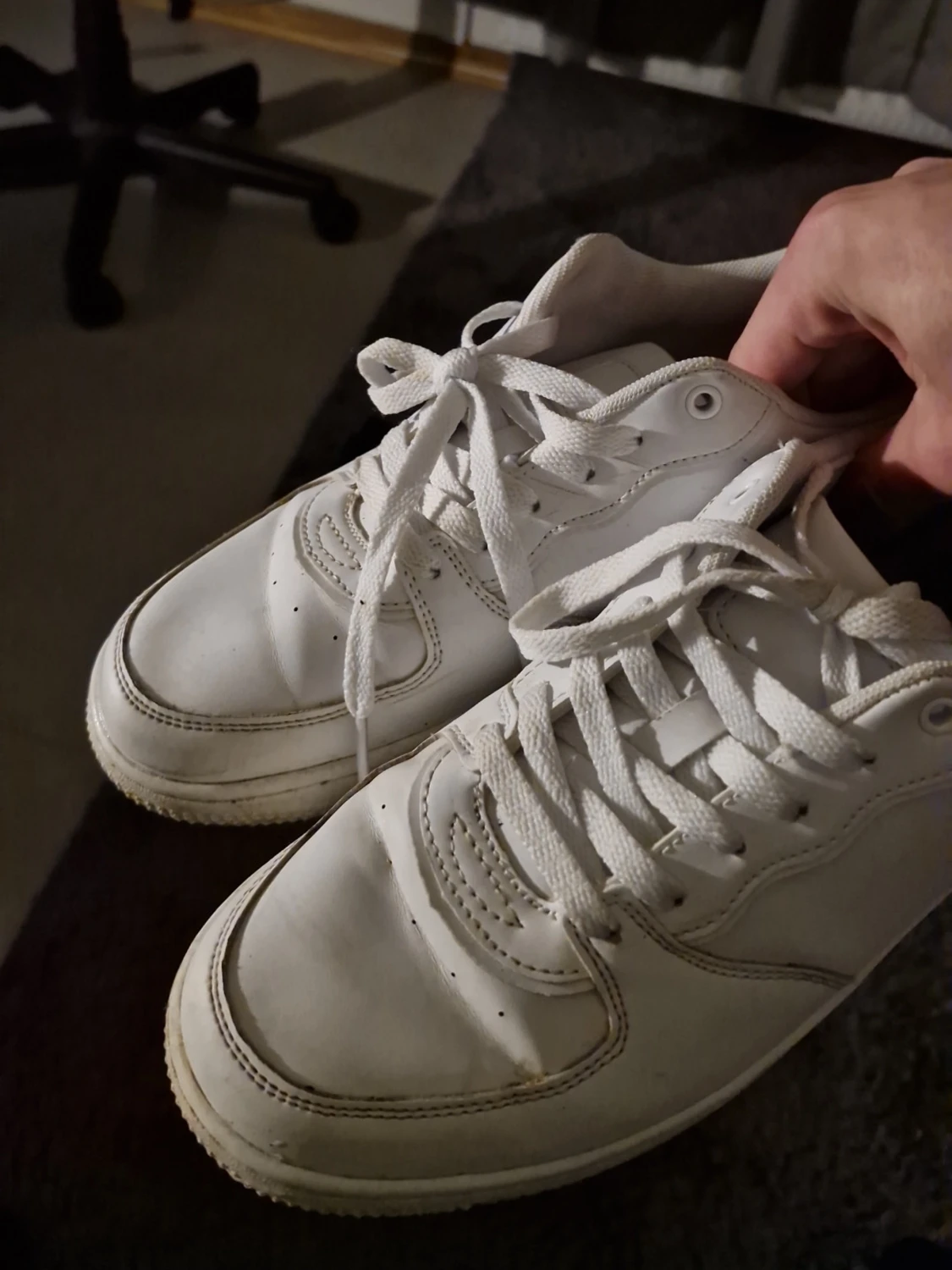 Vita låga sneakers med snörning - 1