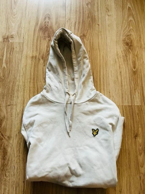 Lyle&Scott hoodie - Klassisk hoodie från Lyle&Scott 