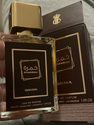 Lattafa khamrah Qahwa  - Det är 30ml av original produkt så det är vanliga khamrah men 30ml flaska säljer för har redan khamrah. Den är helt full, endast testad
