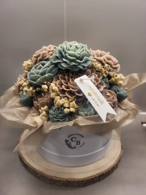 Ljusbukett - Ljusbukett. Alla blommor är ljus. Detta är storlek M på buketten. Doft av sakura.