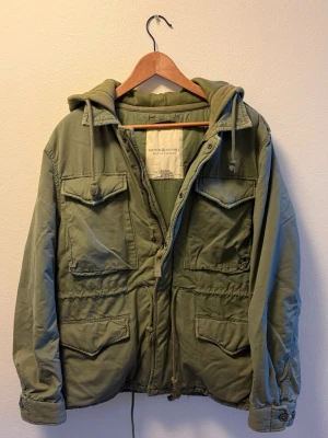 RalphLauren Jacka - Tjena! Säljer denna riktigt feta och unika RalphLauren jacka, det är fieldjacket fast fodrar vilket gör det perfekt till vintern, storlek M, hör av dig vid funderingar!🙌