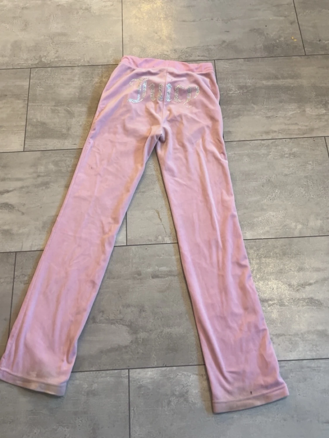 Rosa velourbyxor från Juicy Couture - 1