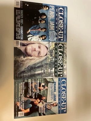 Close-Up Magazine (3 nummer: #55, #113, #117) - Tre nummer av Close-Up Magazine, fullmatade med intervjuer, reportage och nyheter om band som Pearl Jam, Dark Tranquillity, In Flames, Rammstein och många fler. Perfekt för dig som älskar rock, metal och vill upptäcka nya band och festivaler.
