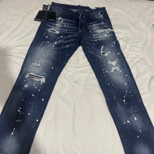 Dsquared2 jeans. - Hög kvalité👏tag medföljer, 48 eur storlek 32 italiensk storlek för endast 600kr
