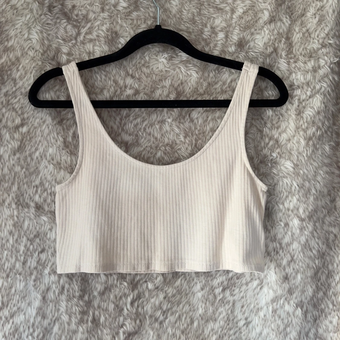 Beige ribbad linnetopp från Monki - 1