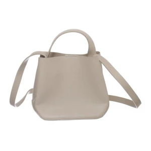 Beige axelväska i skinn - Säljer denna fina väska från Gina, i väldigt bra skick!