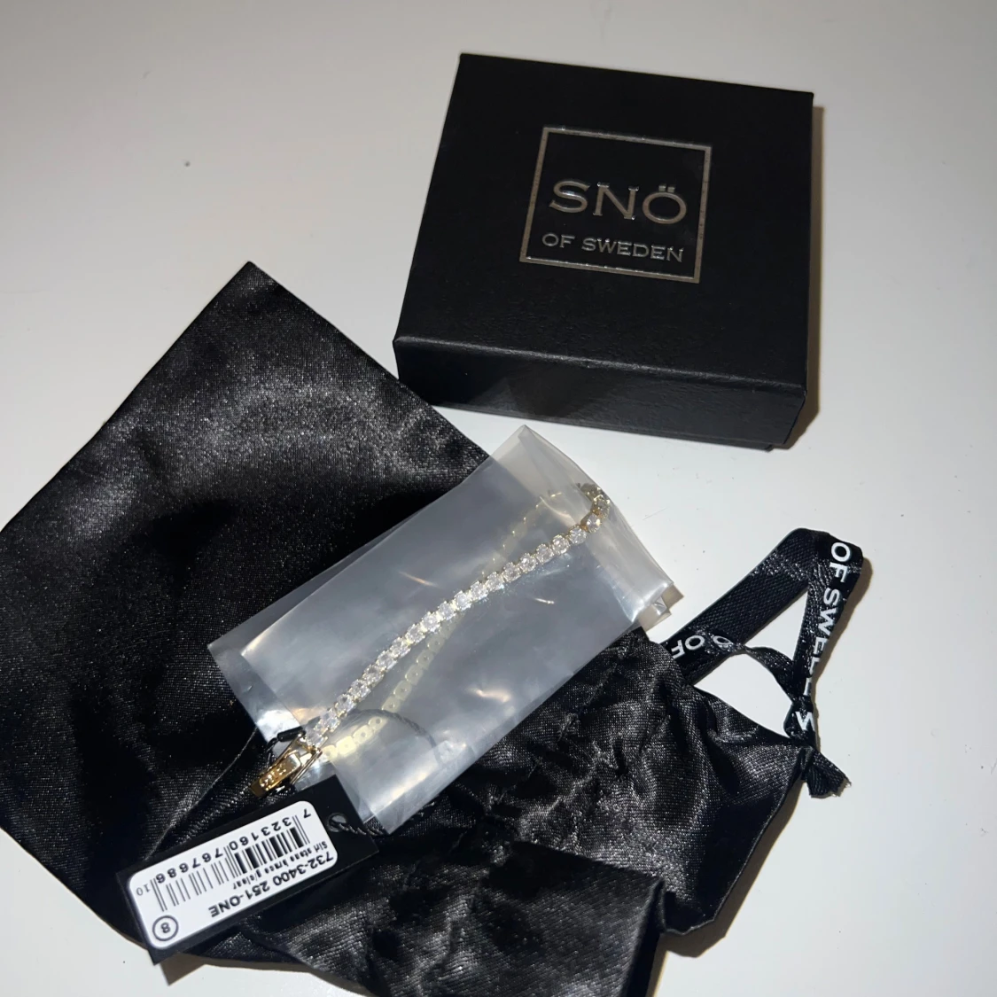 Guldigt armband från SNÖ of Sweden - 1