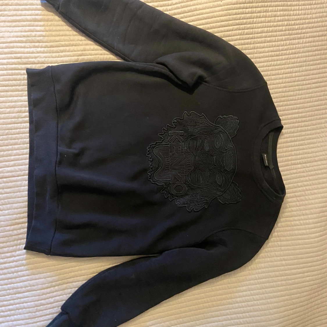 Svart Kenzo sweatshirt med tigerbrodyr