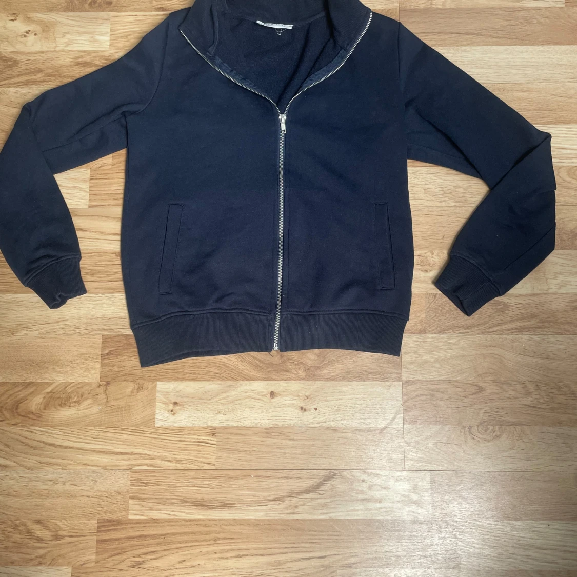 Mörkblå ziptröja från Pier One