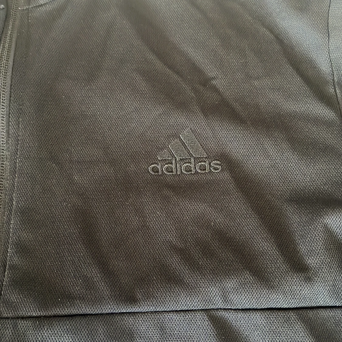 Svart Adidas vindjacka med dragkedja - 2