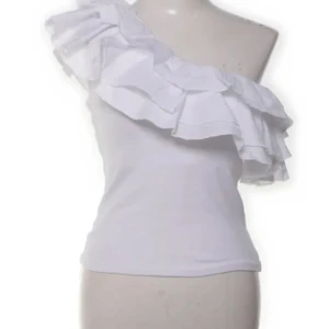 Volang topp Zara  - En volang topp i storlek s (lappen är inte kvar) fint skick har använts 1 gång 