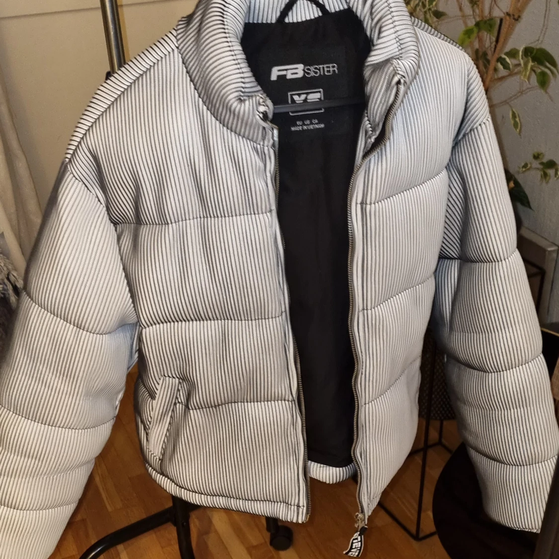 Randig pufferjacka från FB Sister XS