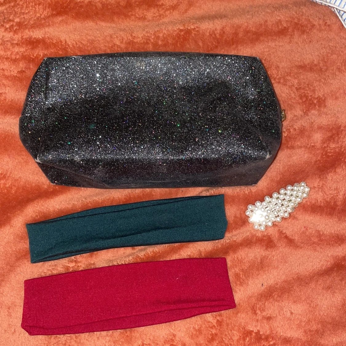 Svart glittrig nessesär+ två headbands+ pärlhårspäne