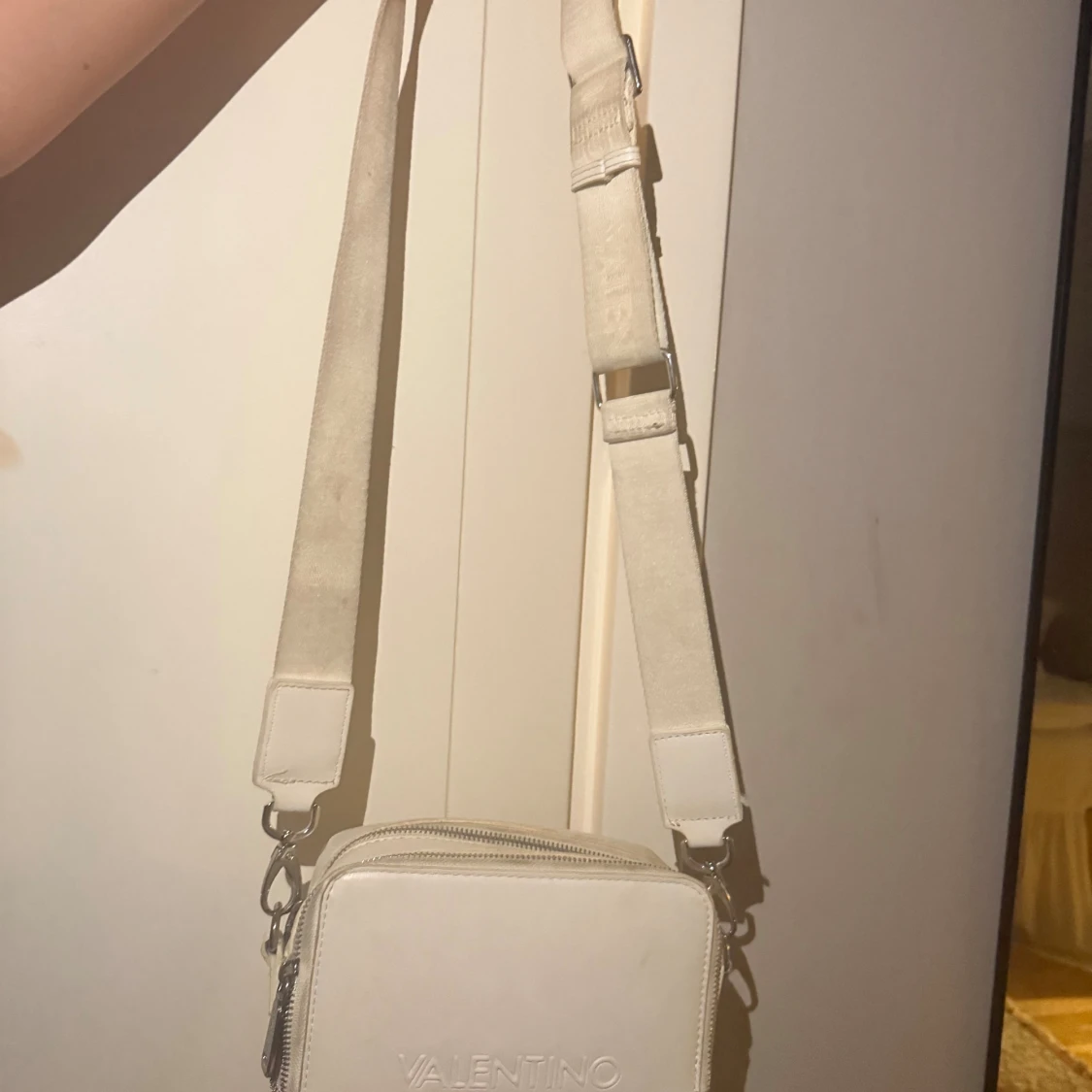 Vit axelväska från Valentino - 2