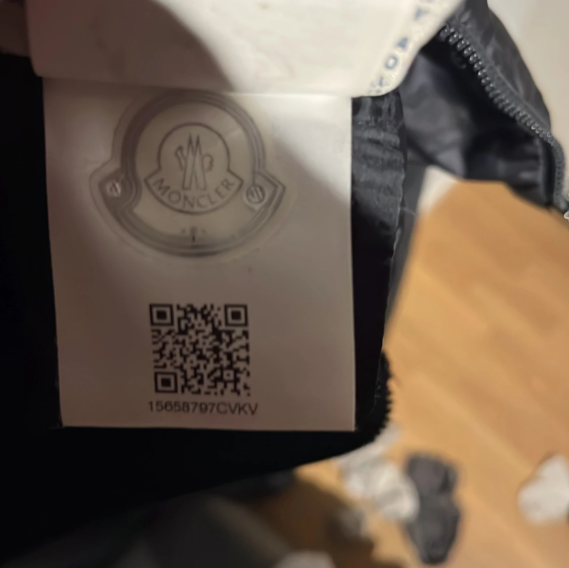 Svart pufferjacka från Moncler - 3