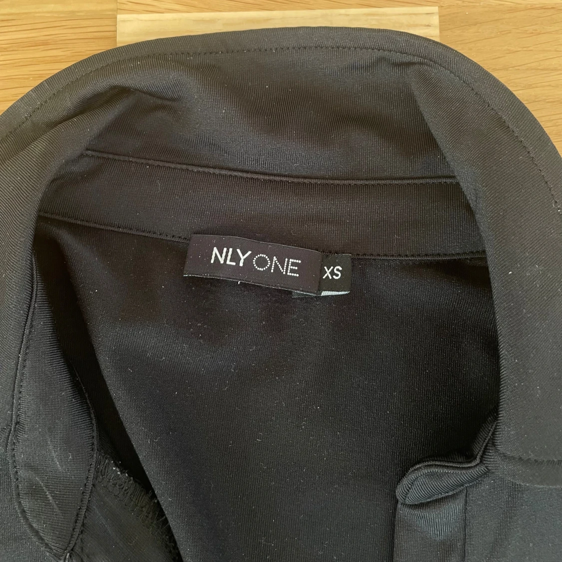 Svart skjortklänning från NLY ONE XS - 2