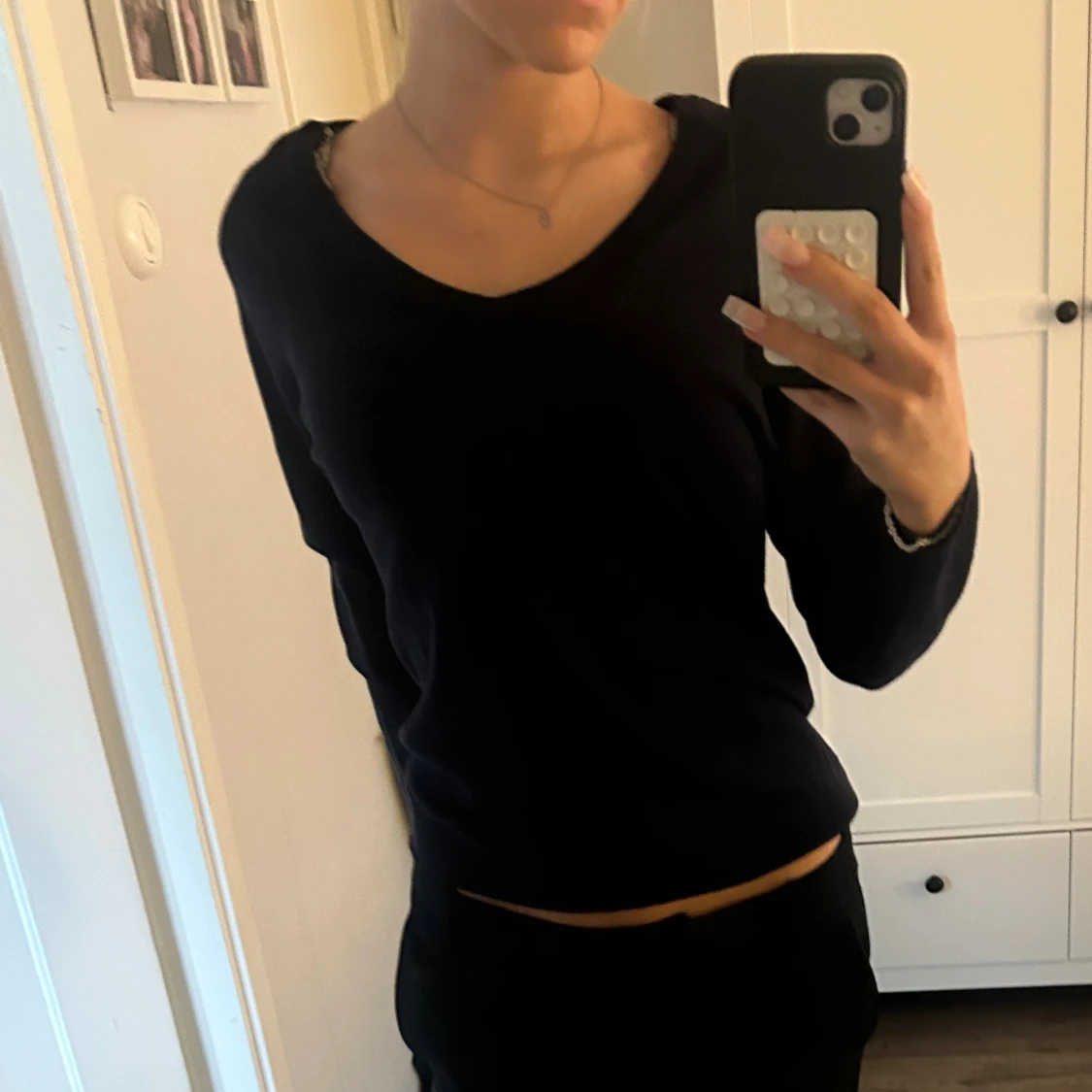 Svart v-ringad stickad tröja - 1