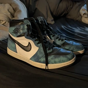 Jordan 1 tie dye - Äkta läder, storlek 42 knappt använda alls. 