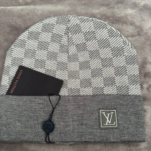 Mössa - helt NY - Helt ny mössa.