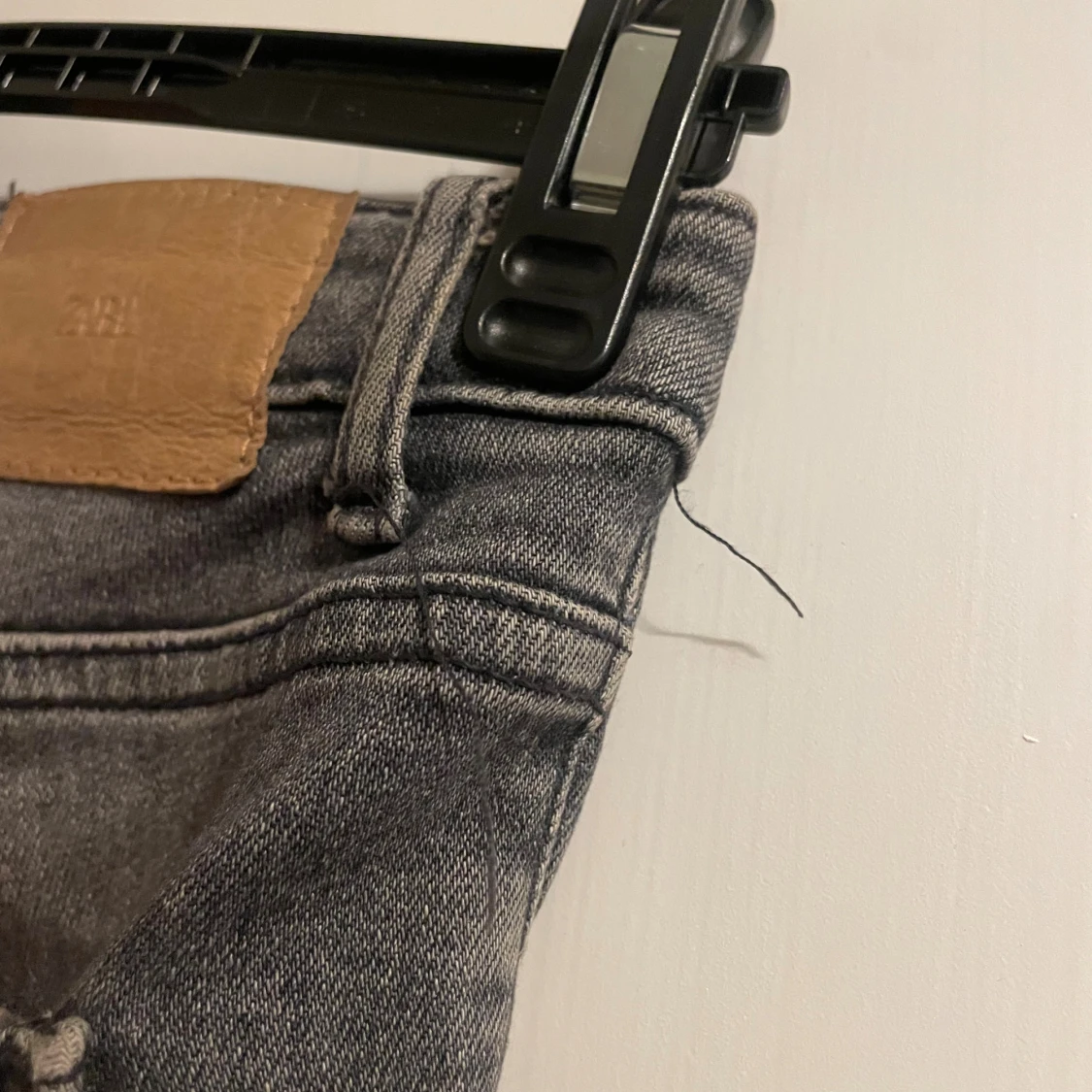 Gråa jeans från Zara - 4