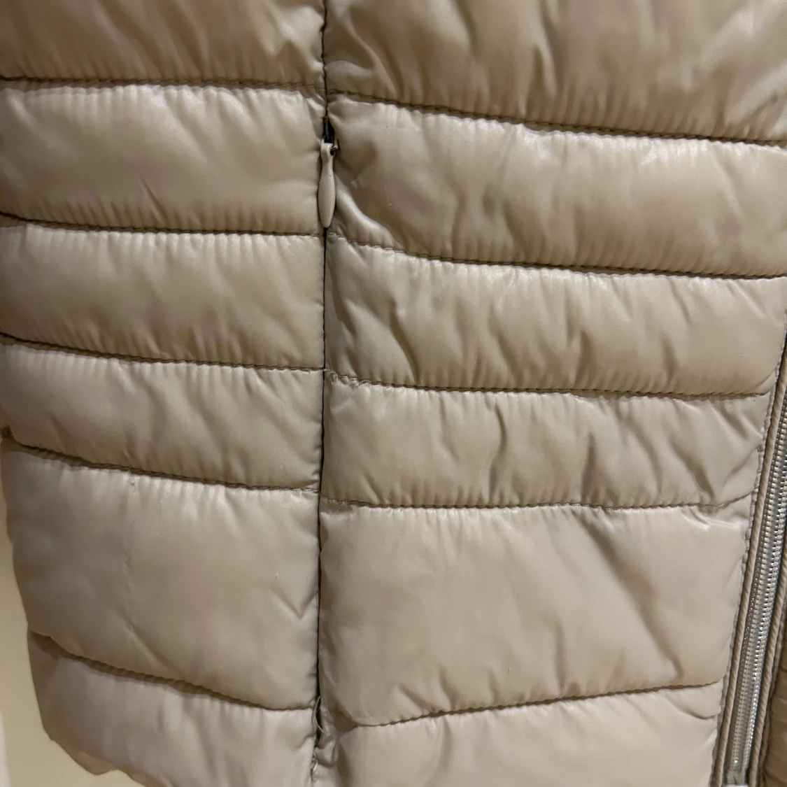 Beige pufferjacka från Vero Moda - 2