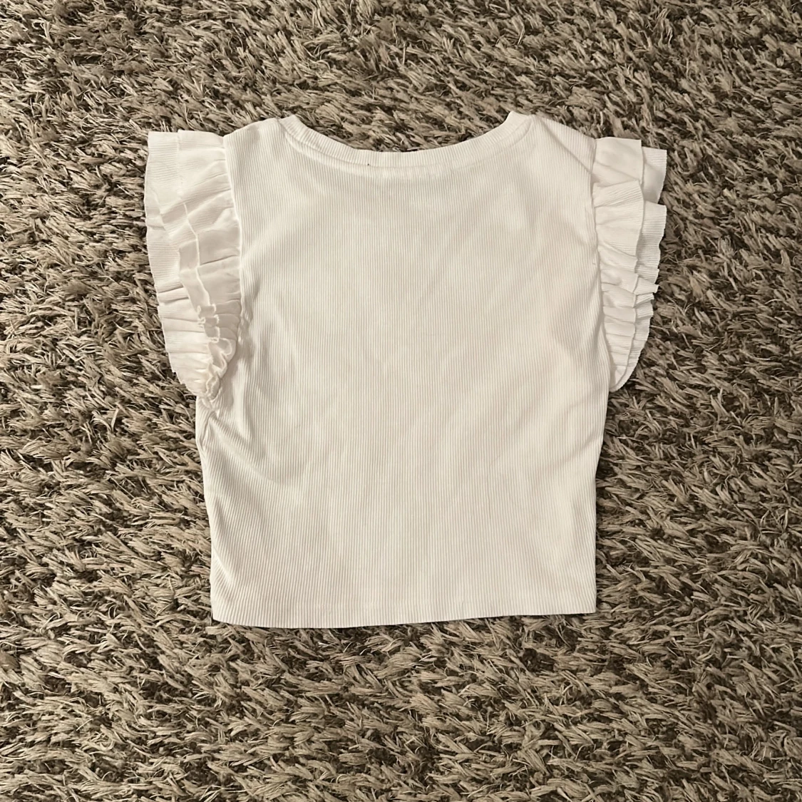 Vit ribbad topp med volangärmar från Zara - 1