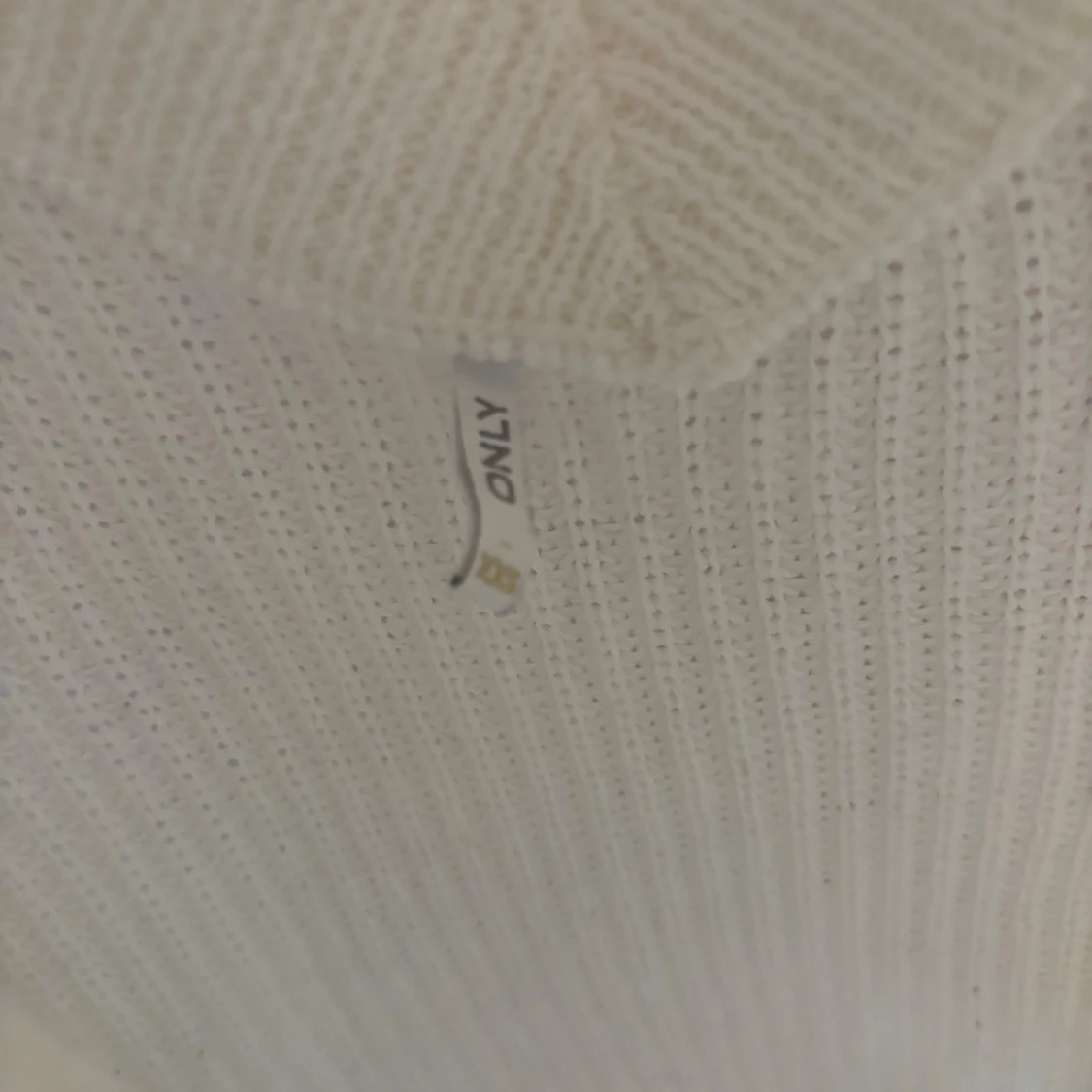 Vit stickad v-ringad tröja ONLY - 1