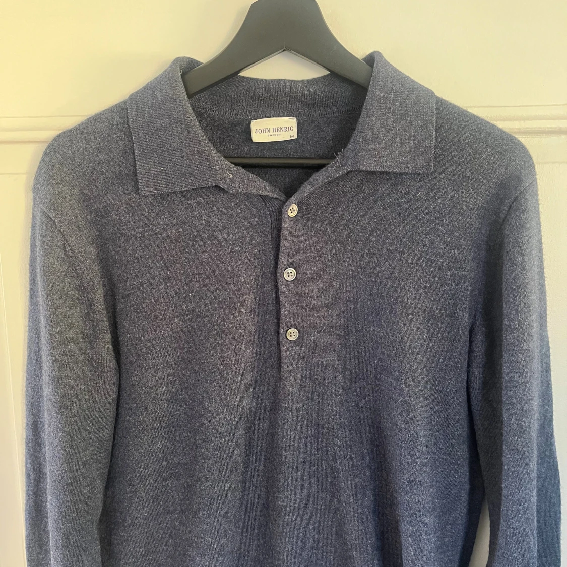 Blå långärmad piké, John Henric