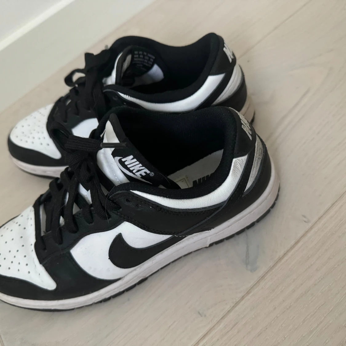 Nike Dunk Low svartvita sneakers - 2