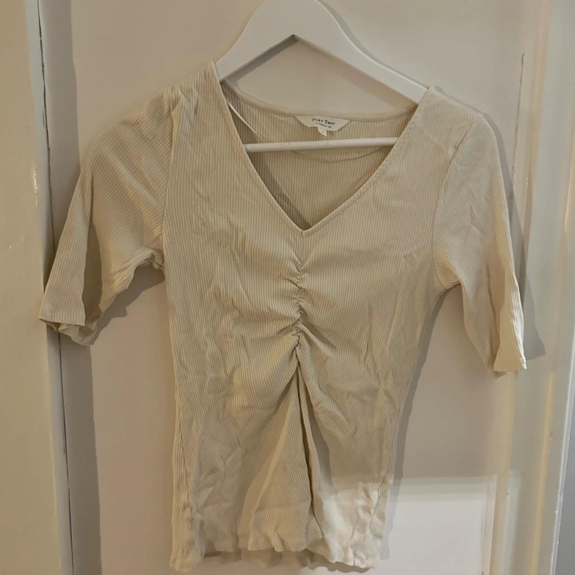 Beige ribbad topp från Part Two
