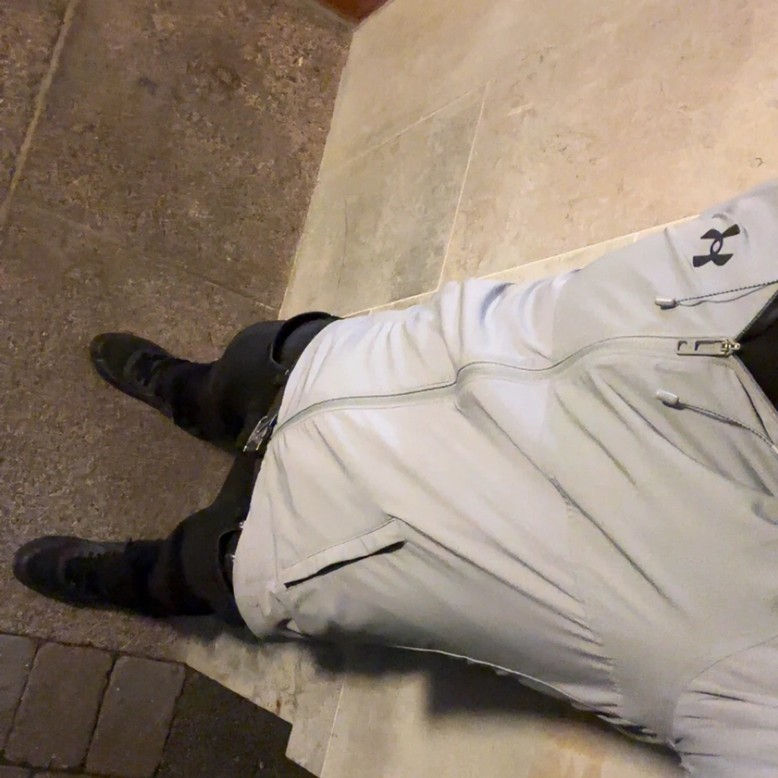 Ljusgrå vindjacka från Under Armour - 1