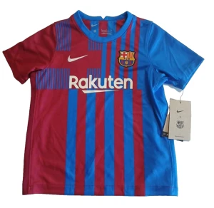 FC Barcelona matchtröja 21/22 - Snygg FC Barcelona fotbollströja från Nike storlek S. Perfekt skick. 