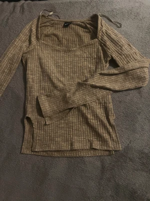 Guld aktig tröja  - Guldaktig tröja 