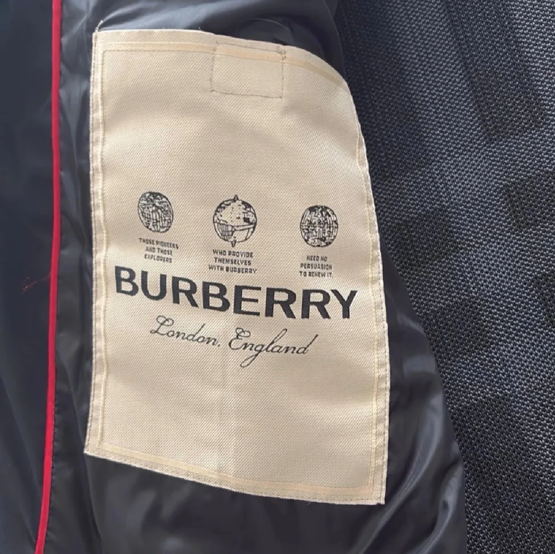 Svart pufferjacka från Burberry - 2