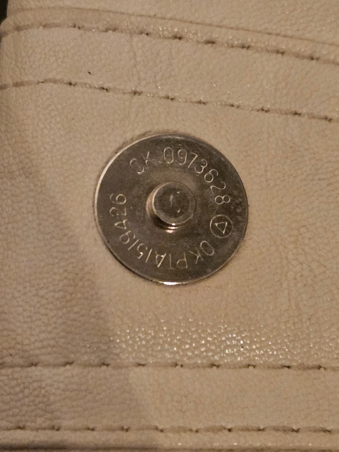 Vit handväska från Prada med rosett - 4