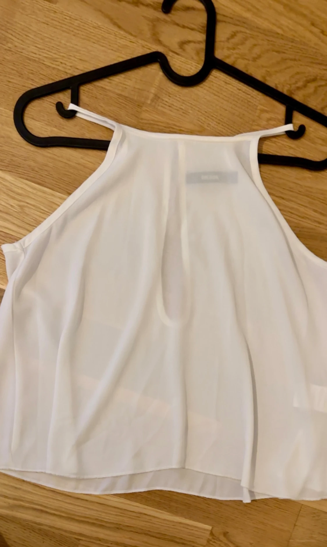 Vit ärmlös linnetopp från Bik Bok - 1