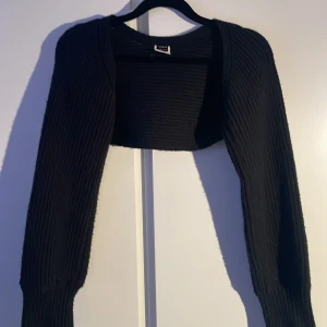 Bolero Shein  - Svart sticakd bolero från Shein 