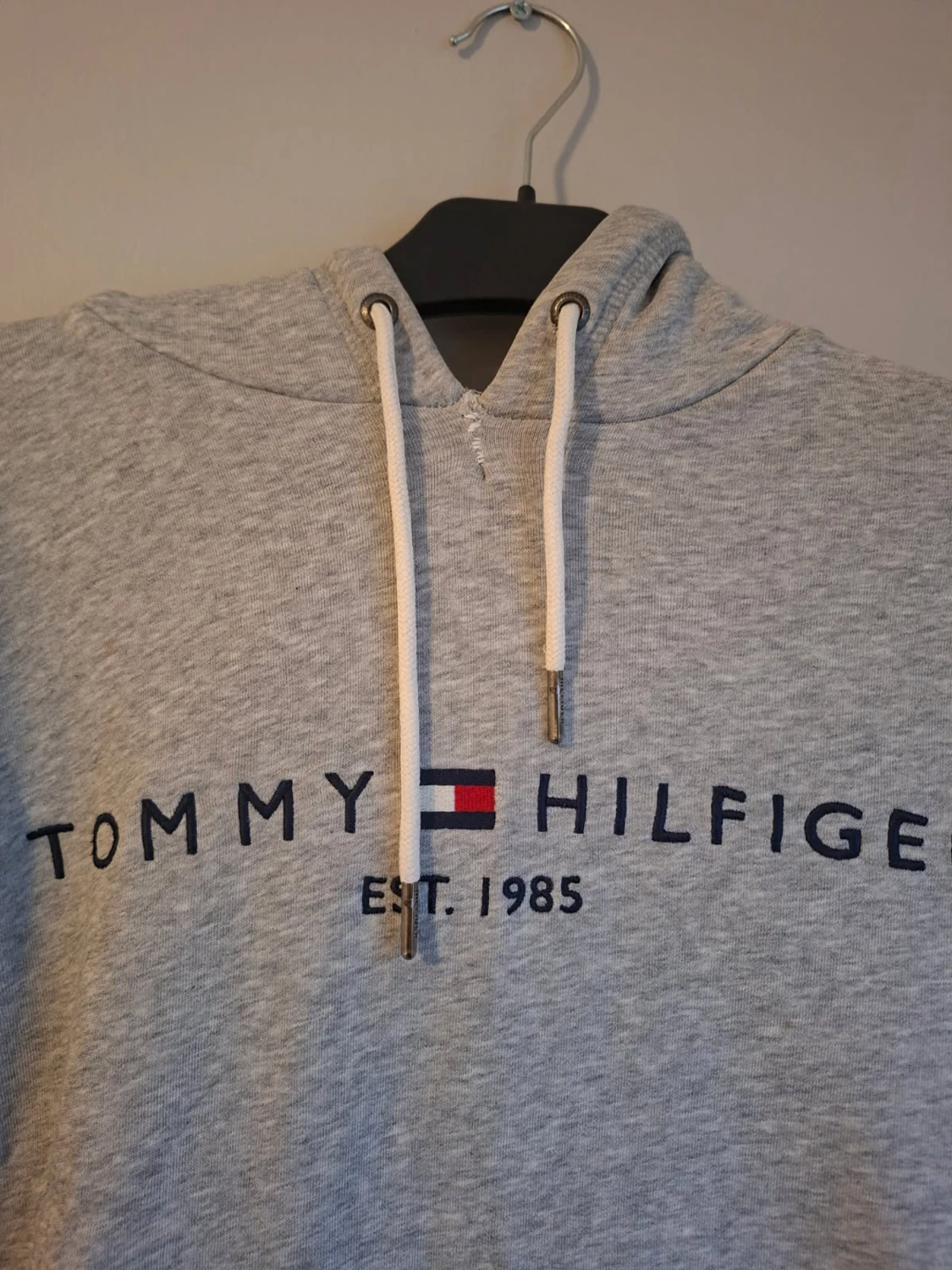 Grå hoodie Tommy Hilfiger - 1