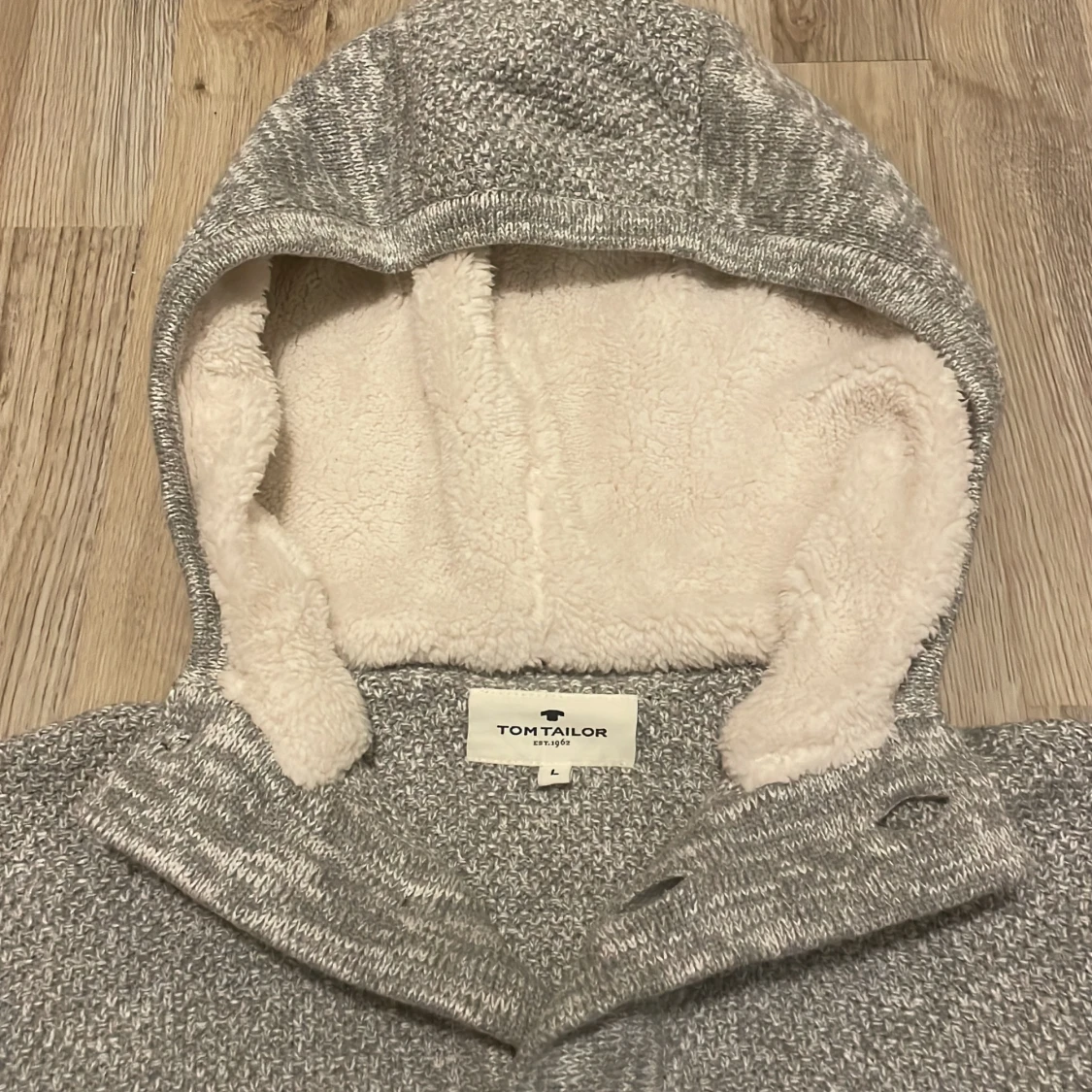 Grå fodrad stickad hoodie - 3