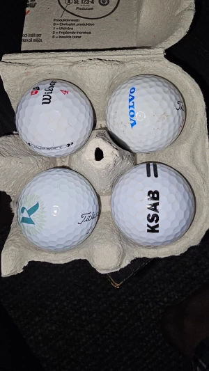 4st golfbollar paket  - 1st titleist prov1, 1st titleisr PTS 90, 1st KSAB boll med tryck, 1st Wilson duosoft