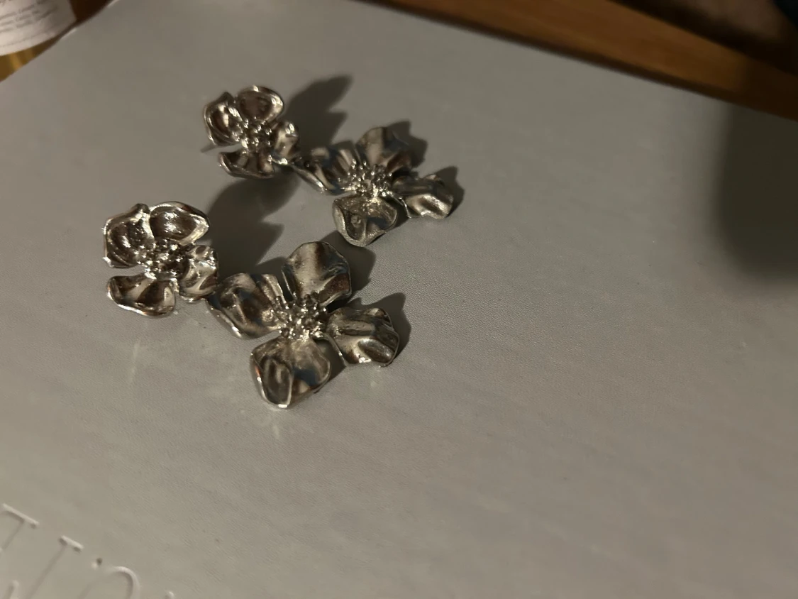 Silvriga blommiga örhängen - 1