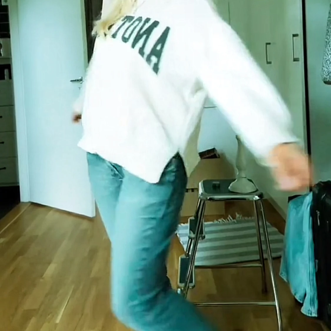 Stickad tröja med tryck - 1