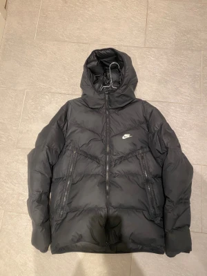 Nike primaloft jacka - Nike primaloft jacka som har används sparsamt är för salu med inga hål eller skador!