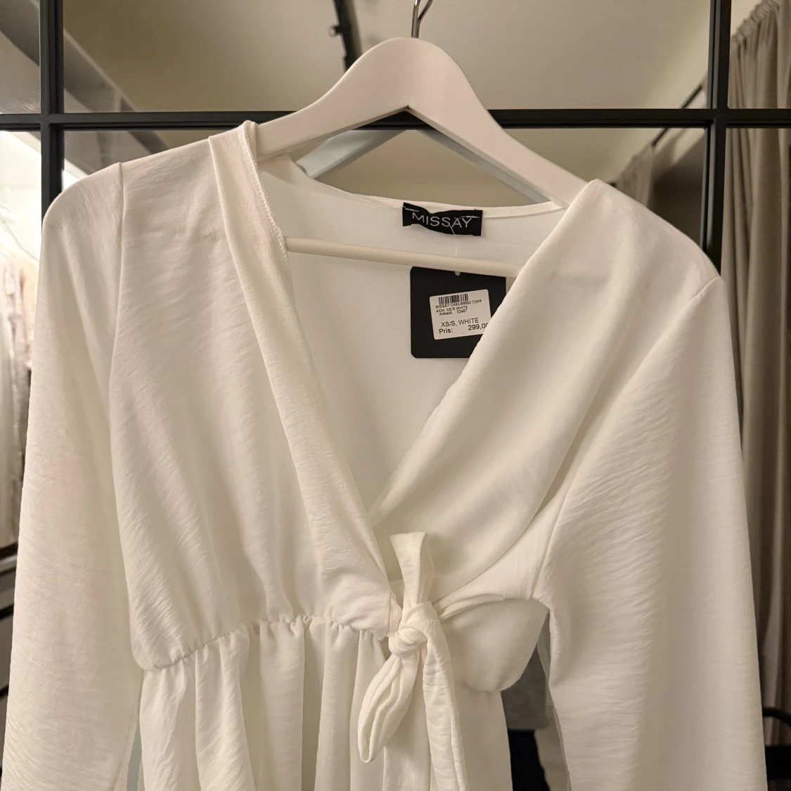 Vit omlottopp från Missay