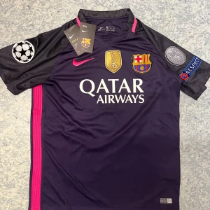 Barca tröja - En snygg fin barcelona tröja från Reselluxe1 på TikTok följ gärna fraktar inom 1-2 arbetsdagar 