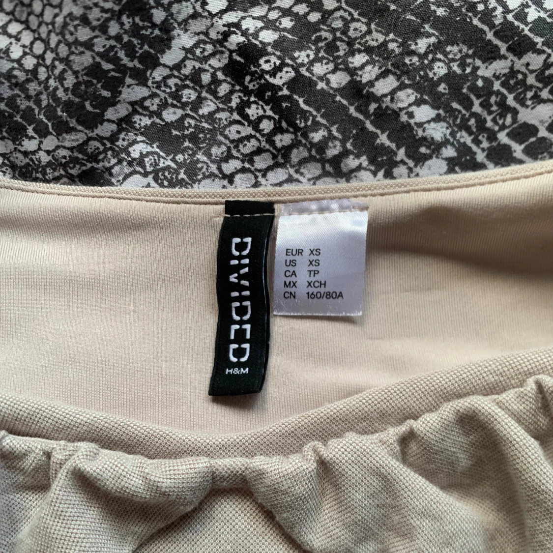 Beige kort klänning  - 3